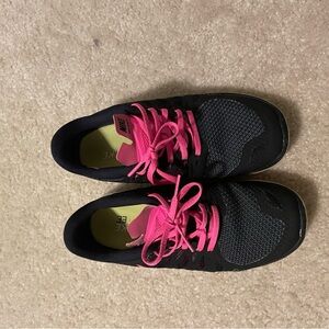 Nike Women's Black and Pink Sneakers
